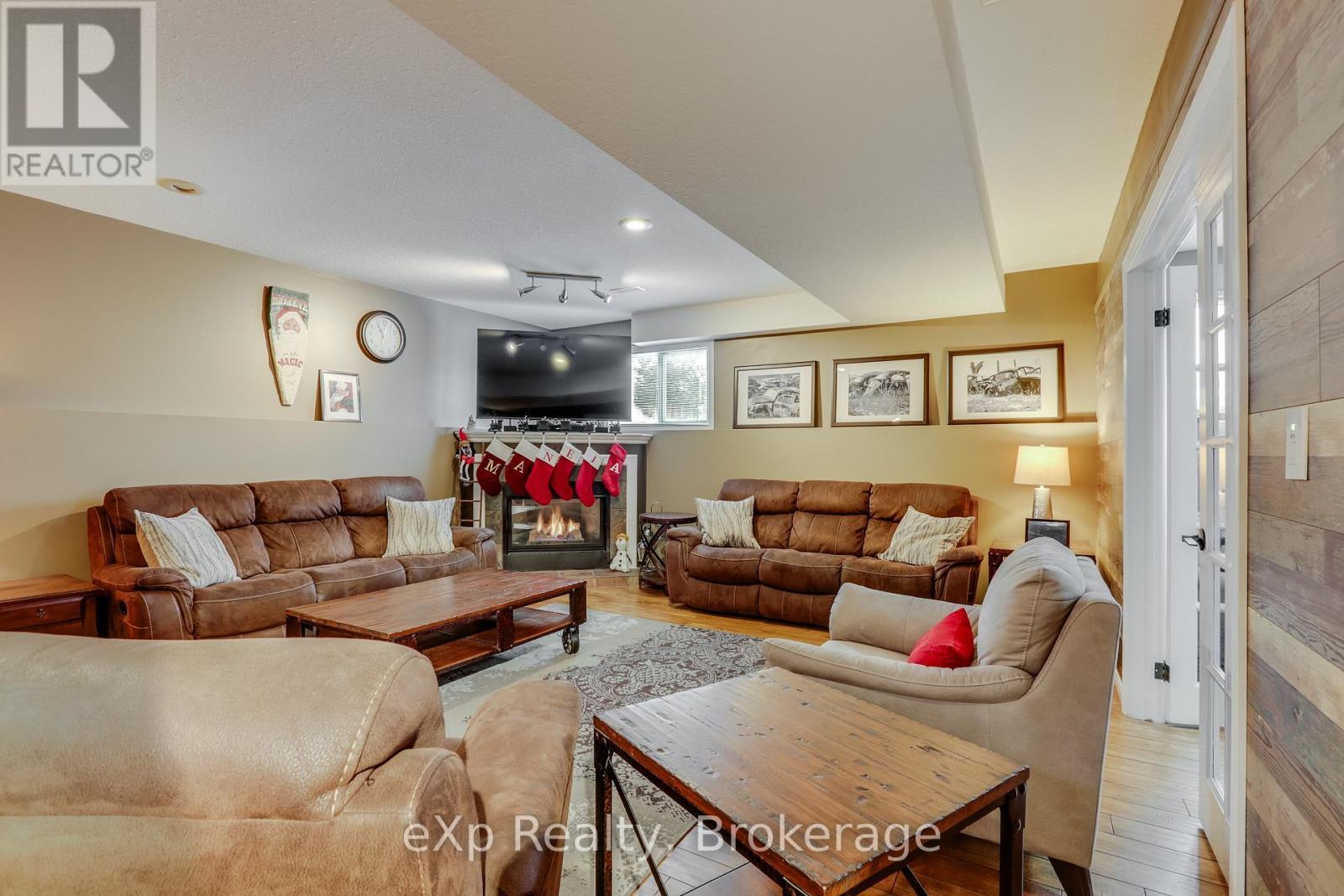 547 Forest Creek Place, London East (East A), ON - Indoor Photo Showing Living Room