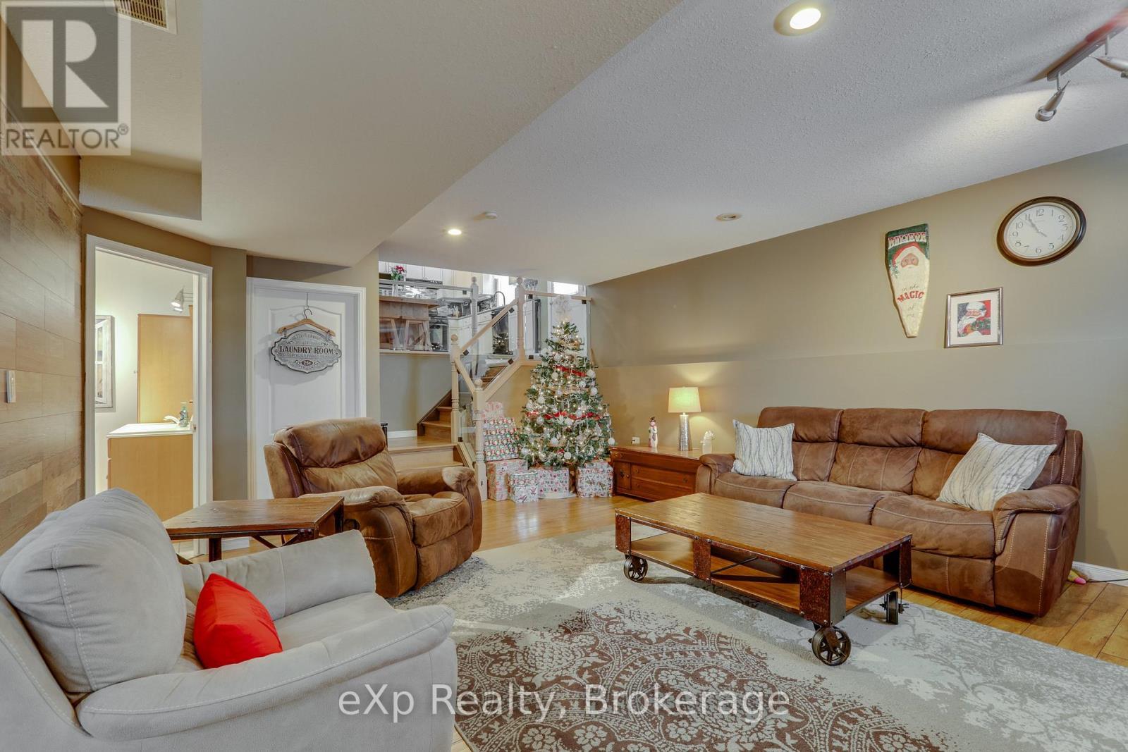 547 Forest Creek Place, London East (East A), ON - Indoor Photo Showing Living Room