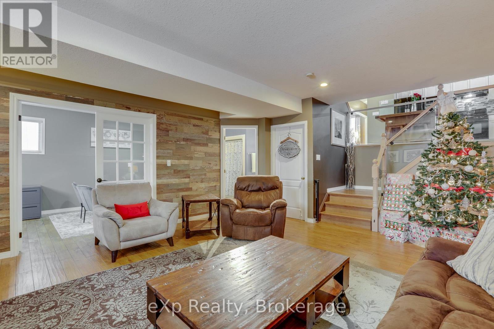 547 Forest Creek Place, London East (East A), ON - Indoor Photo Showing Living Room