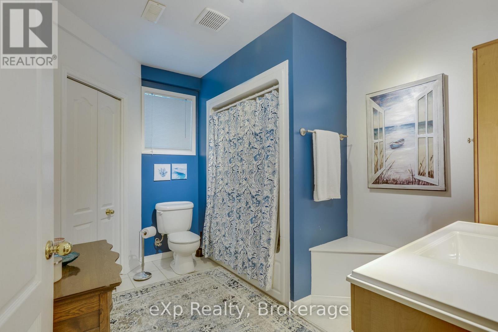 547 Forest Creek Place, London East (East A), ON - Indoor Photo Showing Bathroom