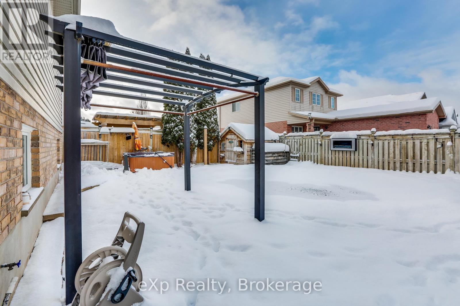 547 Forest Creek Place, London East (East A), ON - Outdoor