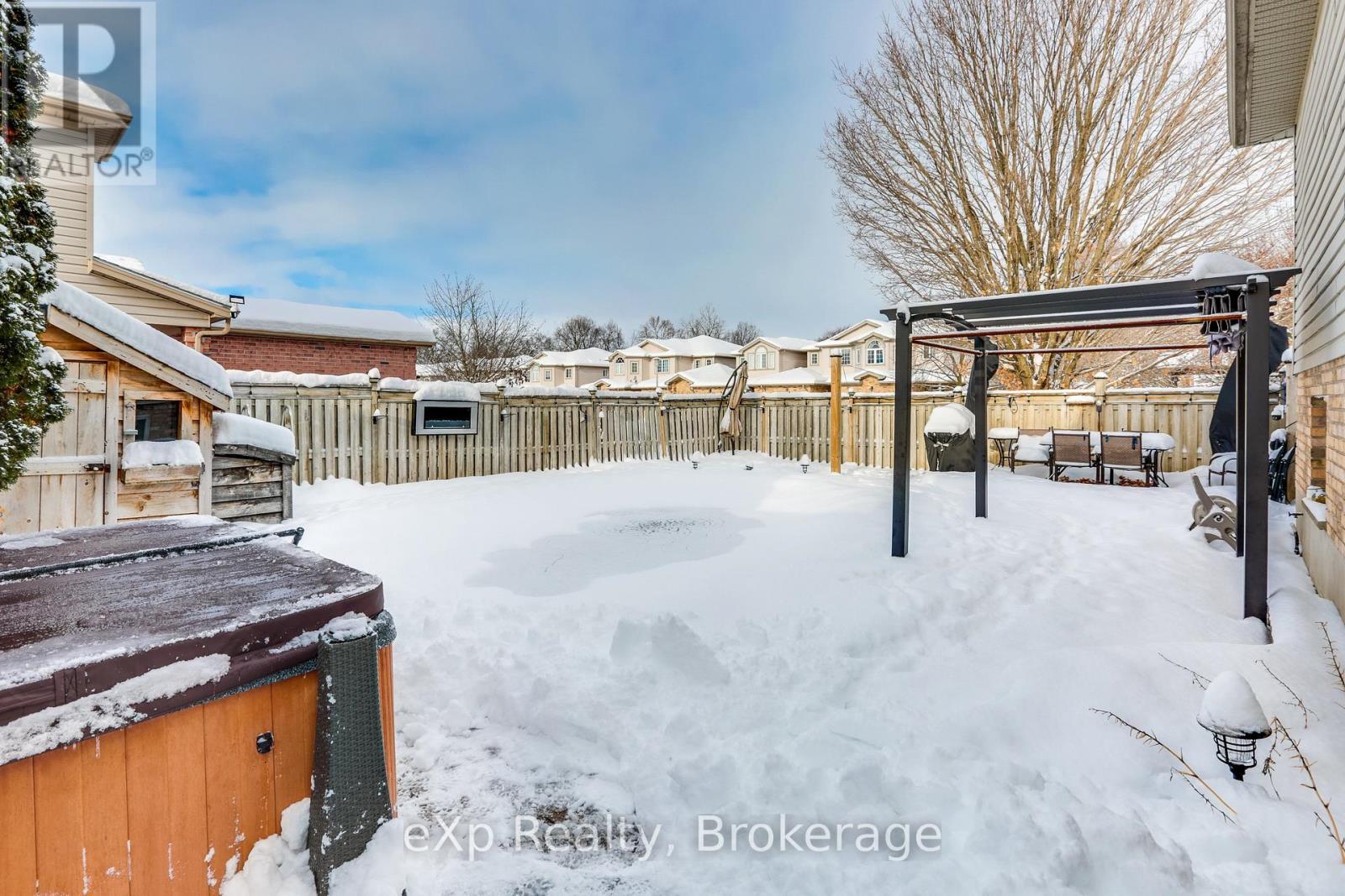 547 Forest Creek Place, London East (East A), ON - Outdoor