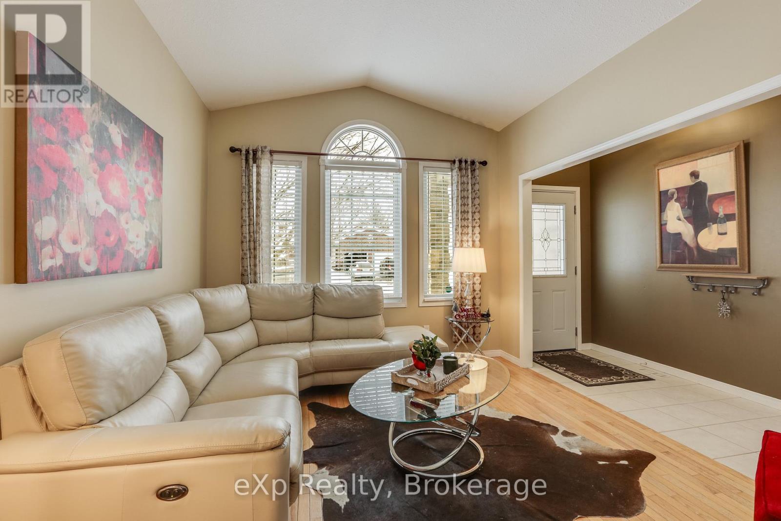 547 Forest Creek Place, London East (East A), ON - Indoor Photo Showing Living Room
