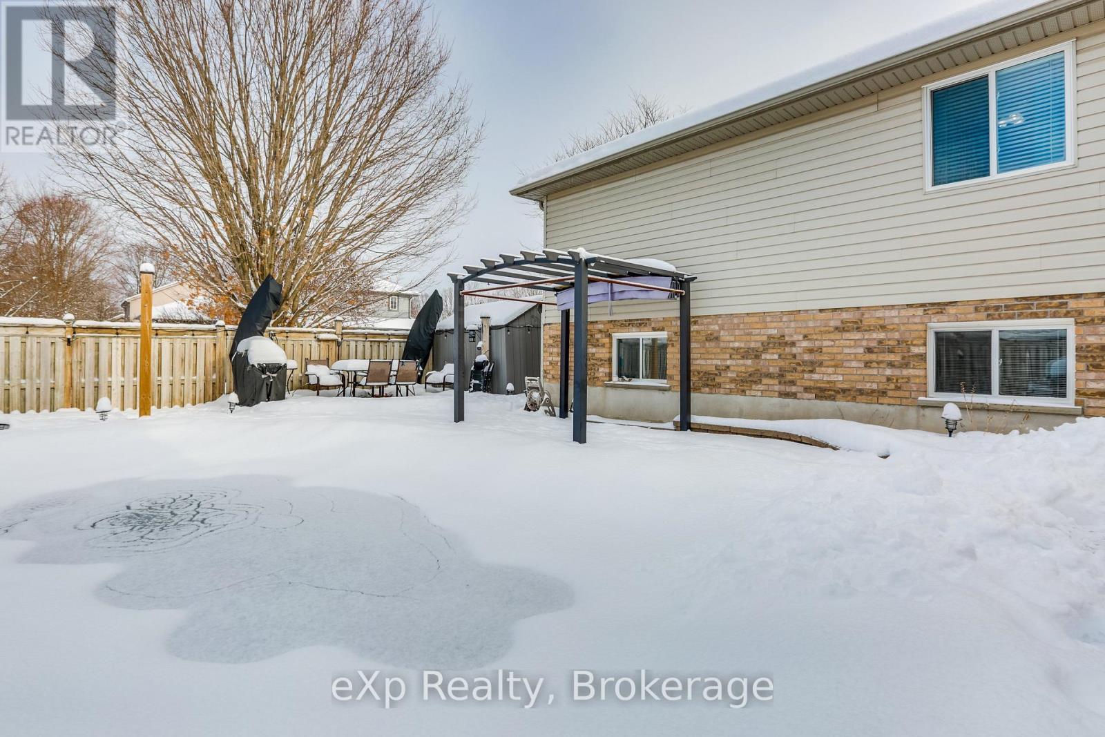 547 Forest Creek Place, London East (East A), ON - Outdoor