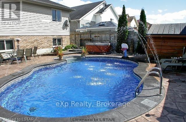 547 Forest Creek Place, London East (East A), ON - Outdoor With In Ground Pool With Deck Patio Veranda