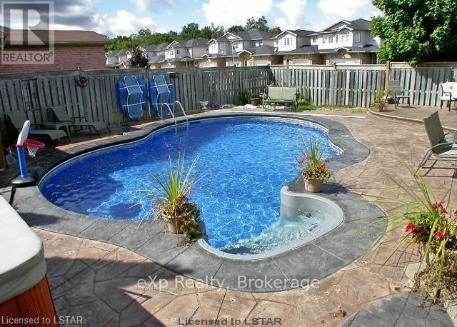 547 Forest Creek Place, London East (East A), ON - Outdoor With In Ground Pool With Deck Patio Veranda