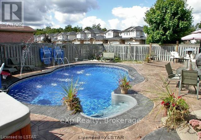 547 Forest Creek Place, London East (East A), ON - Outdoor With In Ground Pool