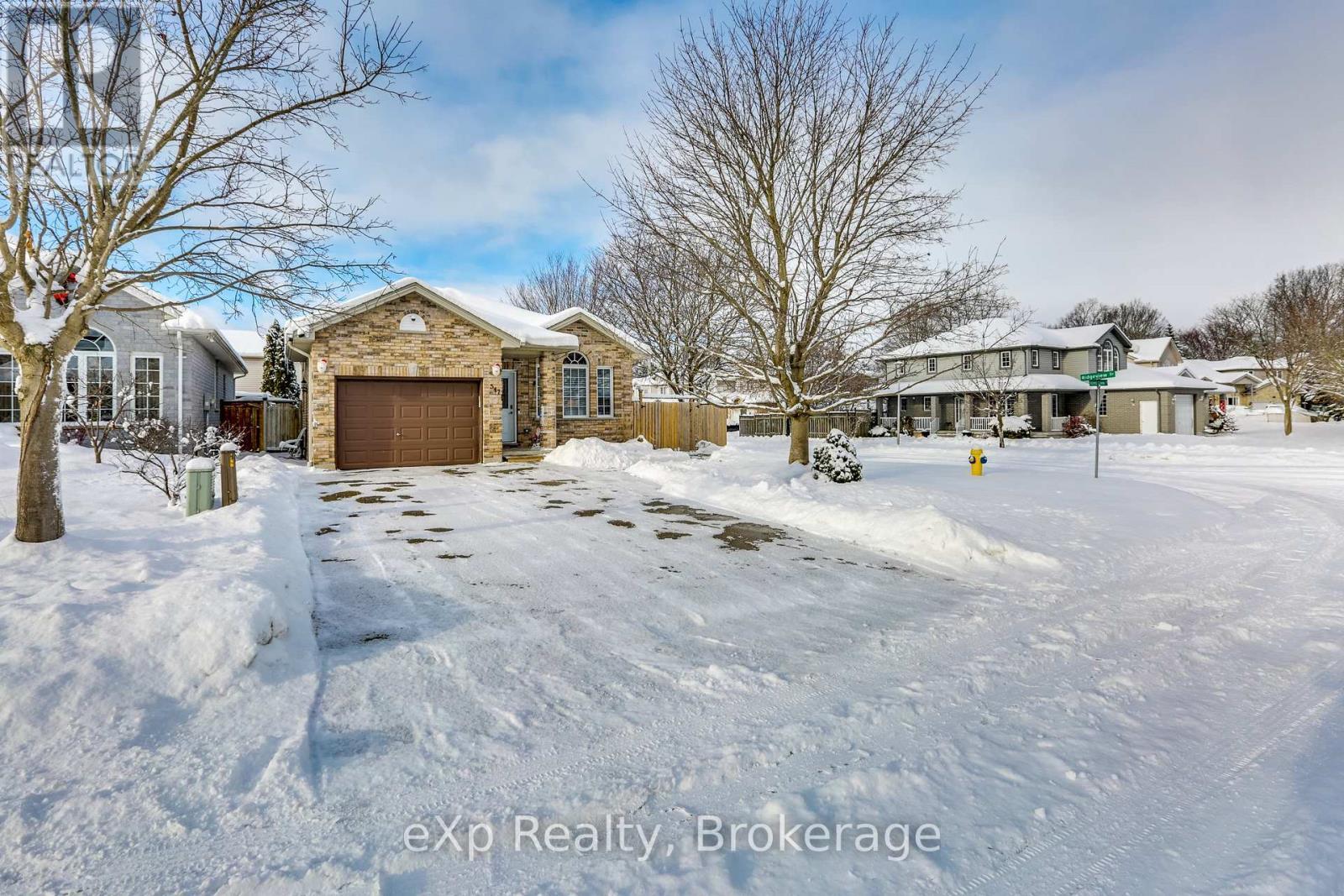 547 Forest Creek Place, London East (East A), ON - Outdoor With Facade