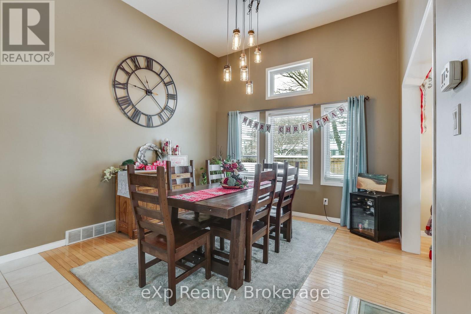 547 Forest Creek Place, London East (East A), ON - Indoor Photo Showing Dining Room