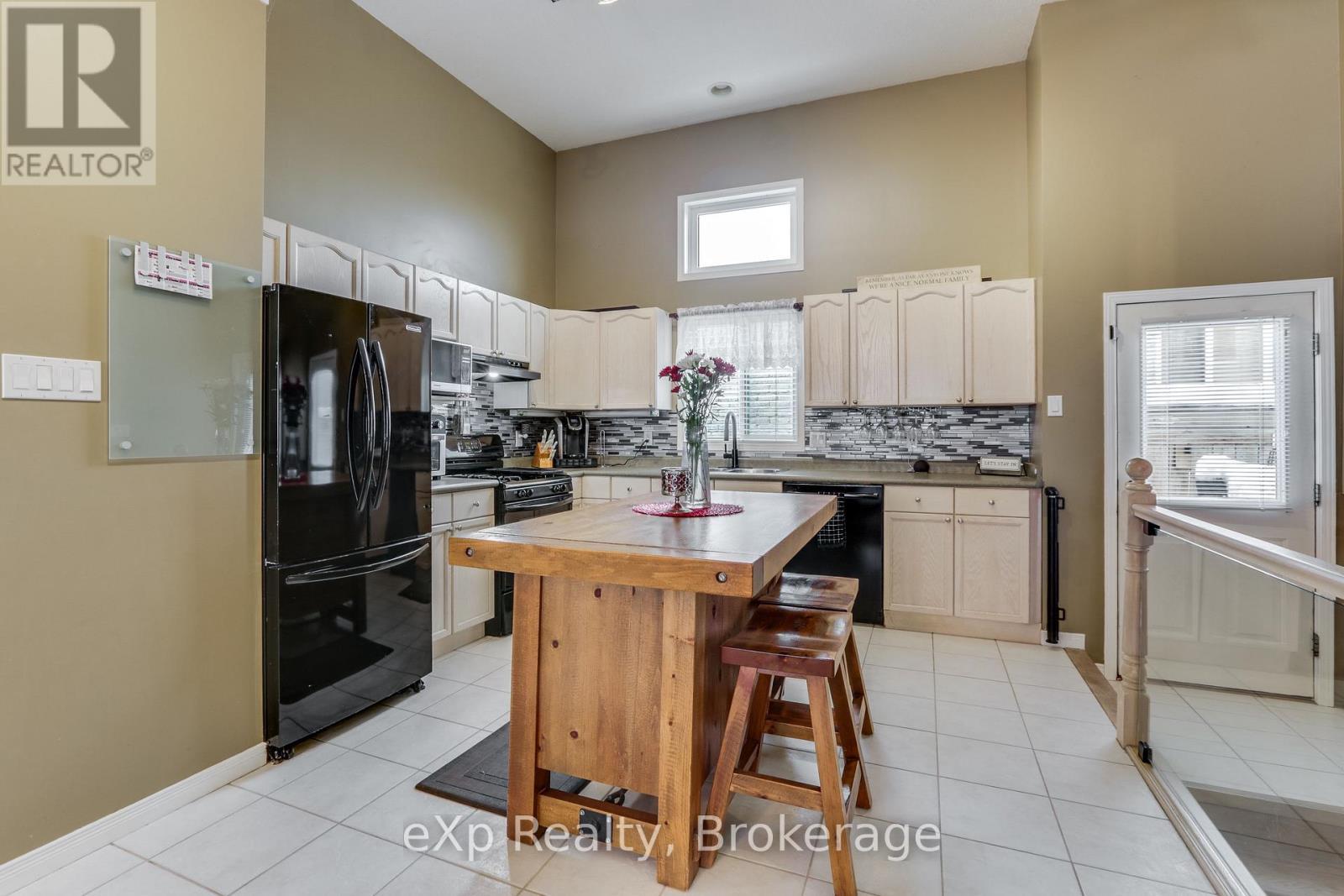 547 Forest Creek Place, London East (East A), ON - Indoor Photo Showing Kitchen