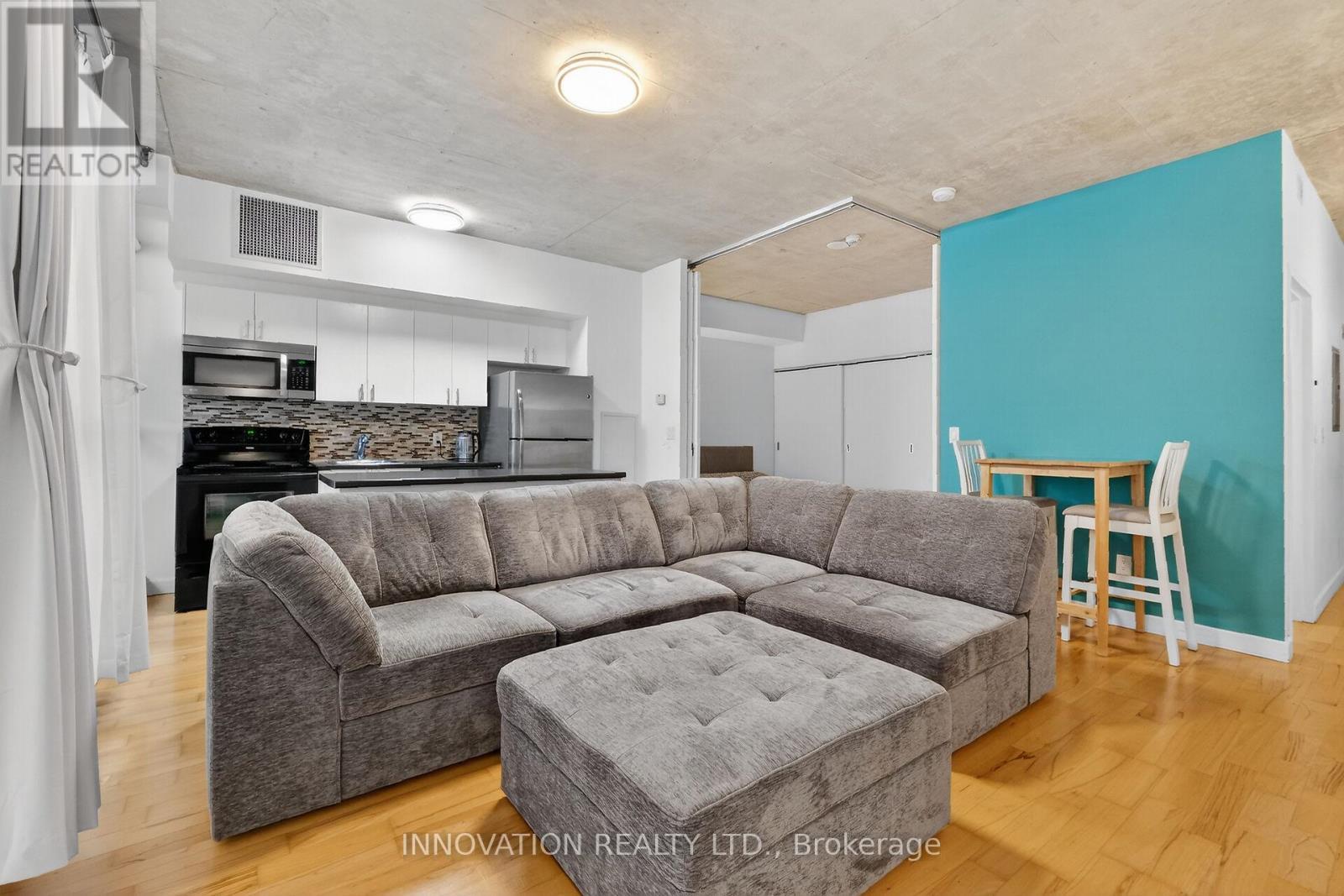 201 - 179 George Street, Ottawa, ON - Indoor Photo Showing Living Room