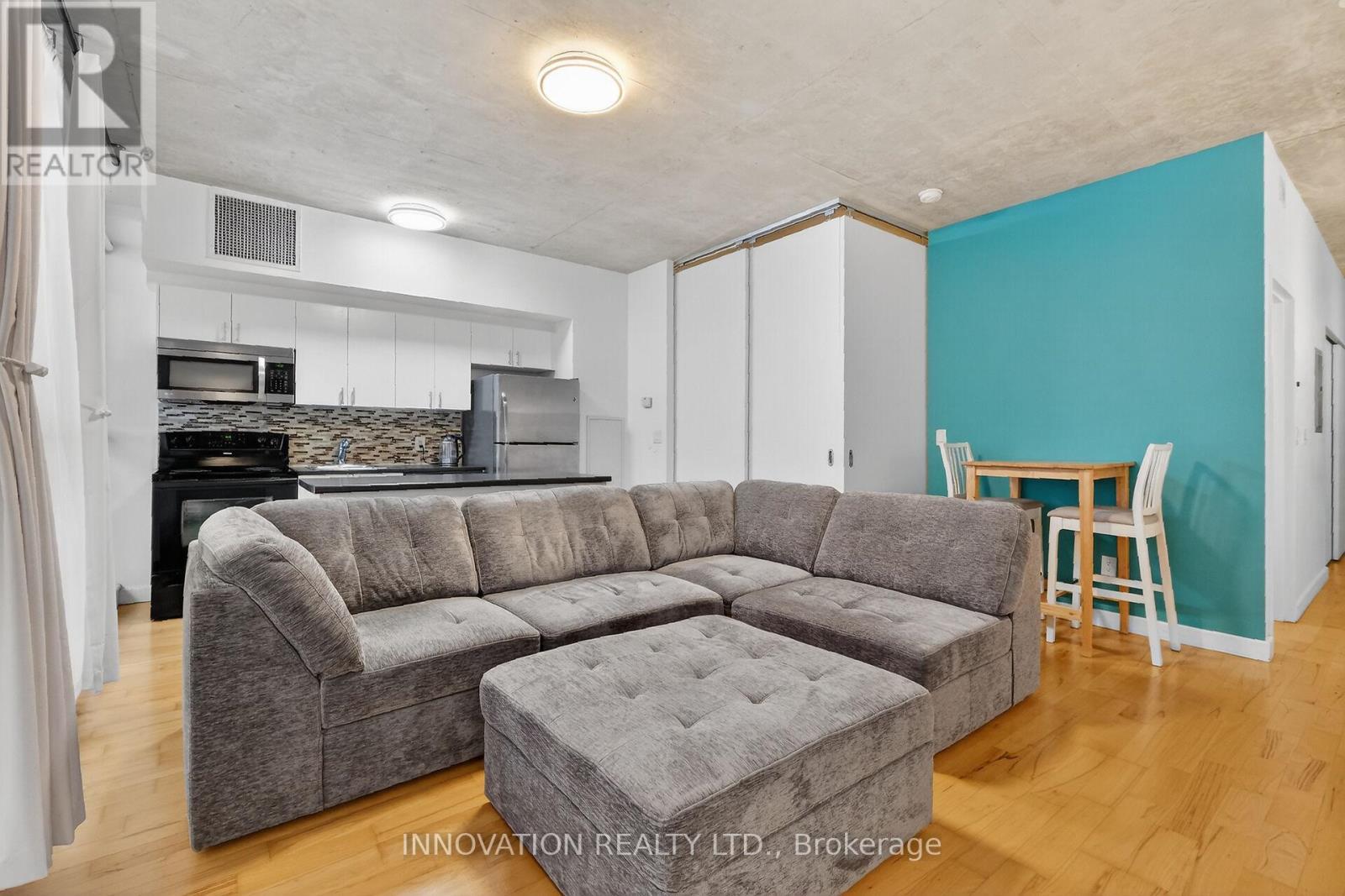 201 - 179 George Street, Ottawa, ON - Indoor Photo Showing Living Room