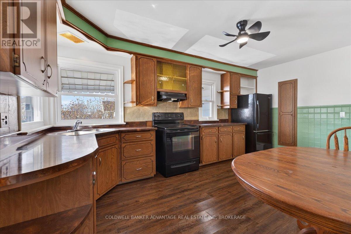 273 Humboldt Parkway, Port Colborne (Killaly East), ON - Indoor Photo Showing Kitchen