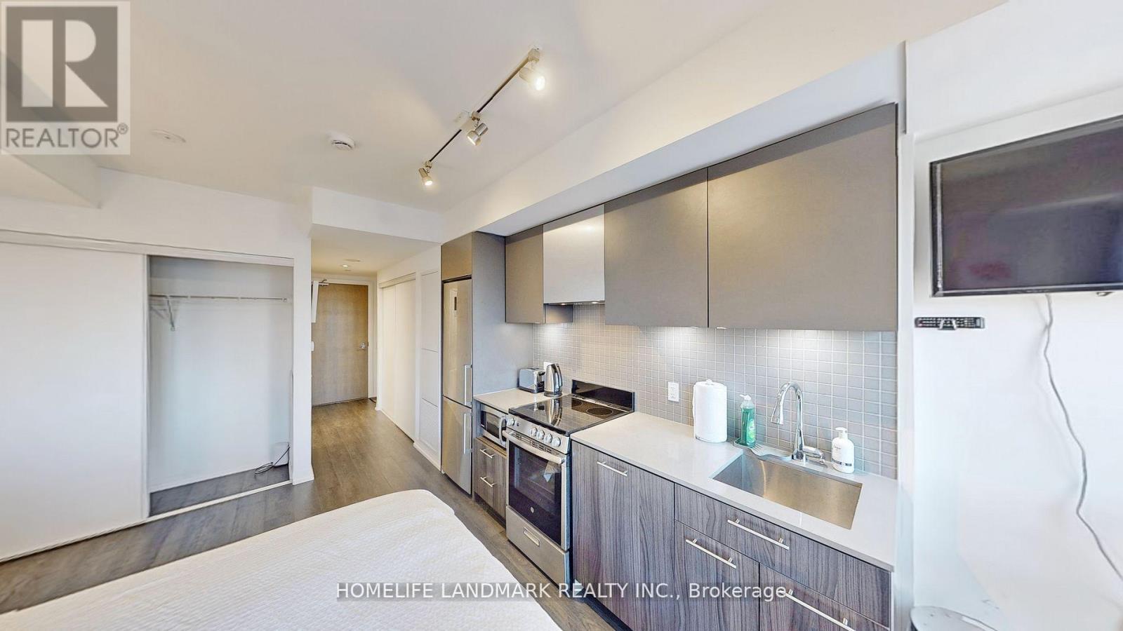 1227 - 251 Jarvis Street, Toronto, ON - Indoor Photo Showing Kitchen