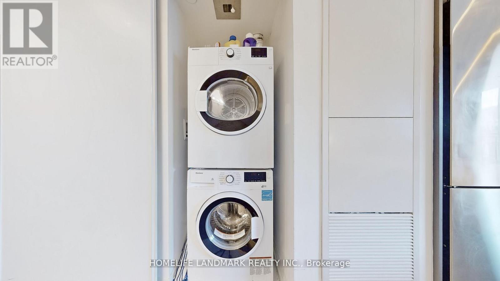 1227 - 251 Jarvis Street, Toronto, ON - Indoor Photo Showing Laundry Room