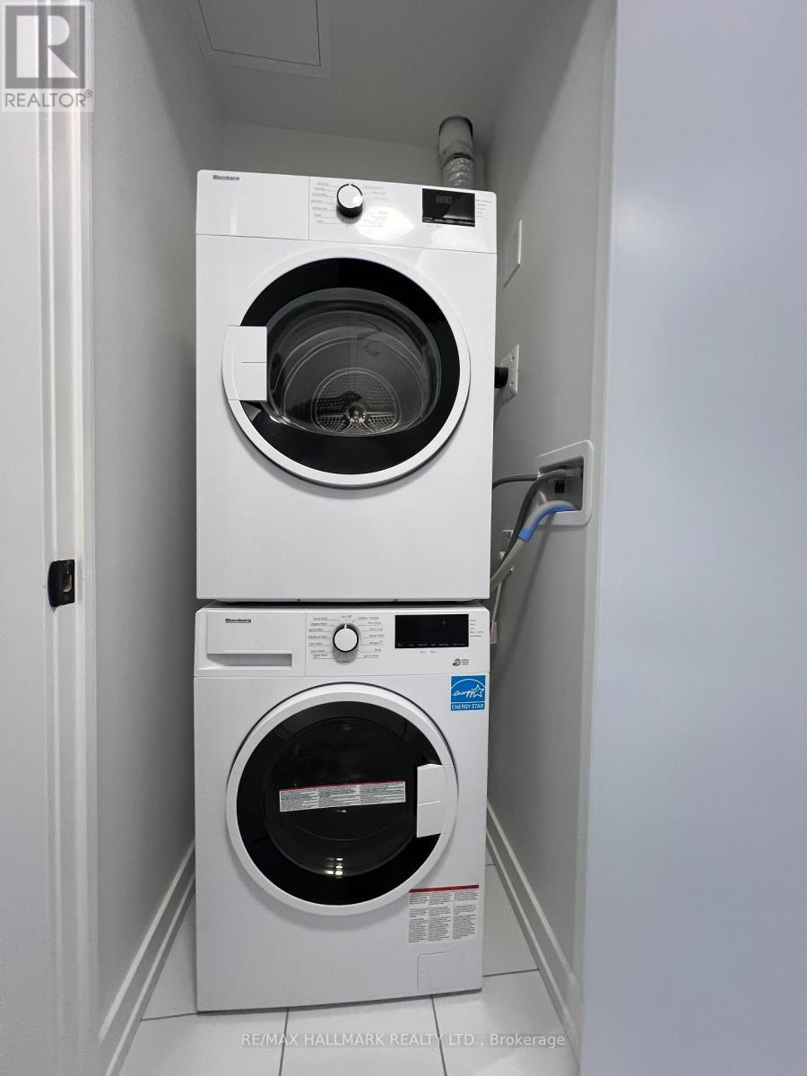 407 - 35 Parliament Street, Toronto, ON - Indoor Photo Showing Laundry Room