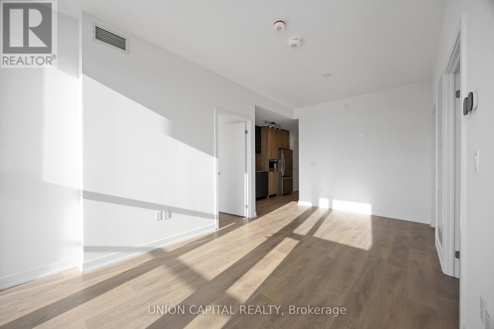 710 - 1037 The Queensway, Toronto, ON - Indoor Photo Showing Other Room