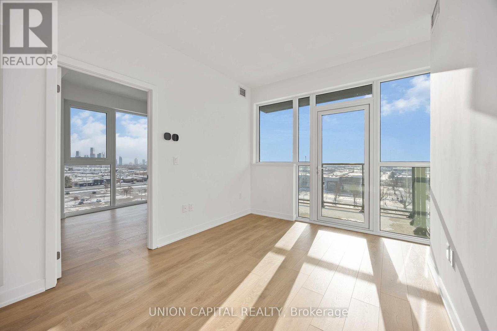 710 - 1037 The Queensway, Toronto, ON - Indoor Photo Showing Other Room