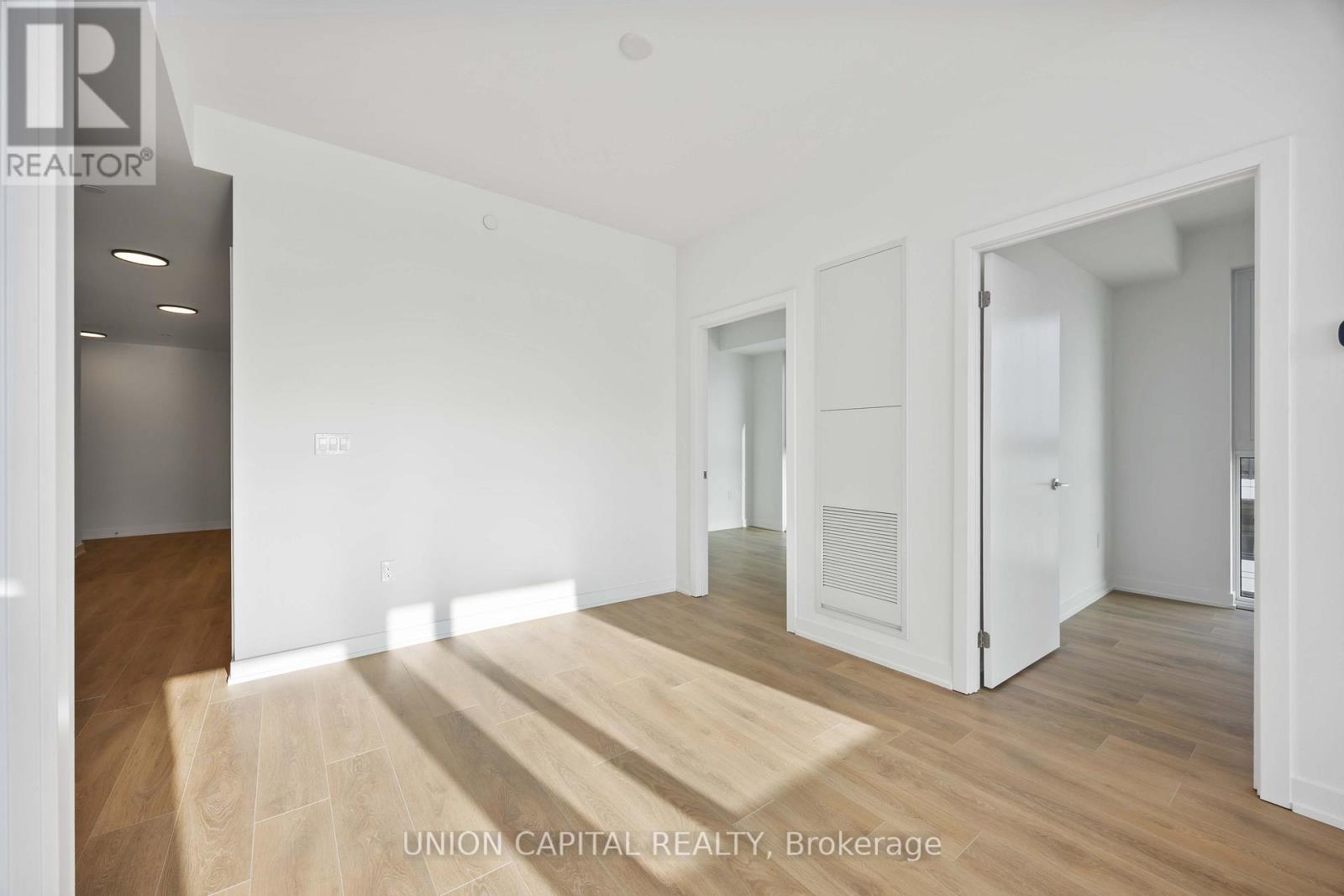 710 - 1037 The Queensway, Toronto, ON - Indoor Photo Showing Other Room