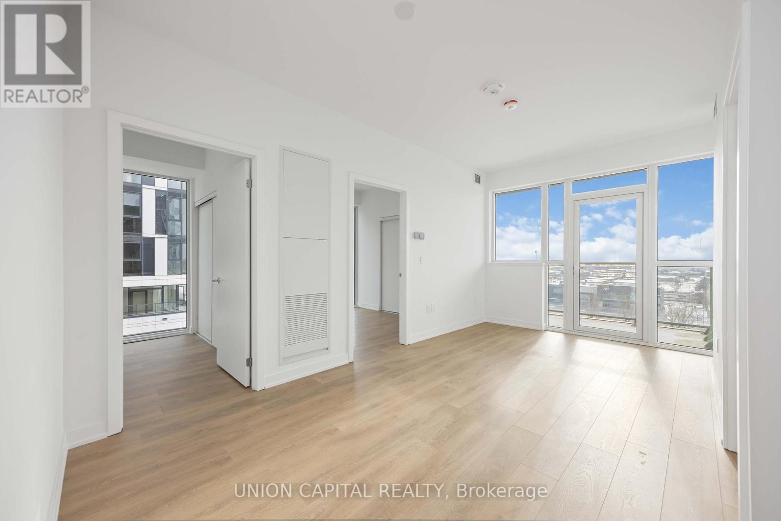 710 - 1037 The Queensway, Toronto, ON - Indoor Photo Showing Other Room