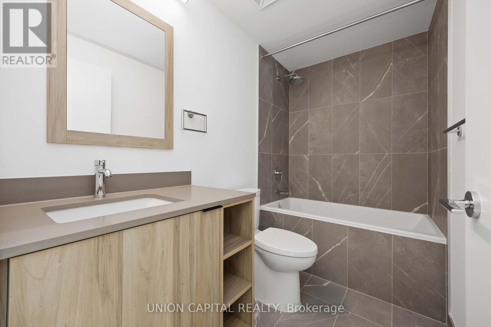 710 - 1037 The Queensway, Toronto, ON - Indoor Photo Showing Bathroom