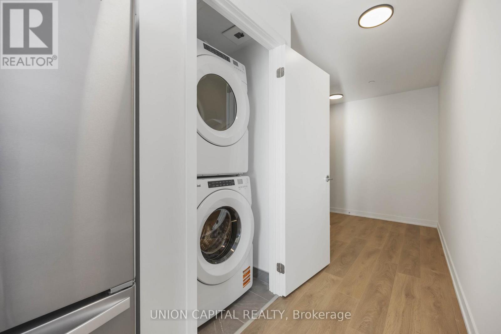 710 - 1037 The Queensway, Toronto, ON - Indoor Photo Showing Laundry Room