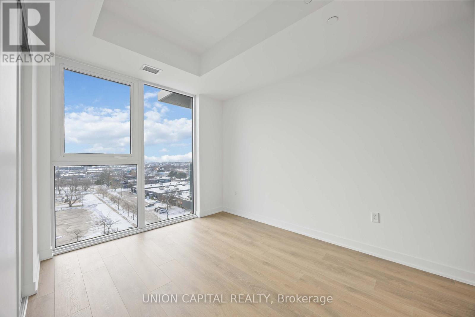 710 - 1037 The Queensway, Toronto, ON - Indoor Photo Showing Other Room