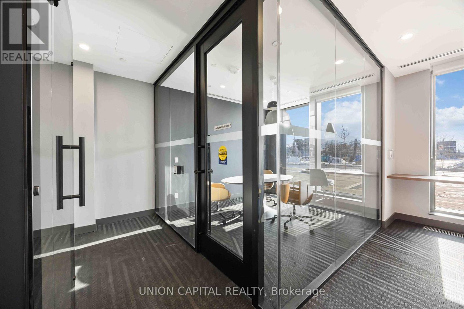 710 - 1037 The Queensway, Toronto, ON - Indoor Photo Showing Other Room