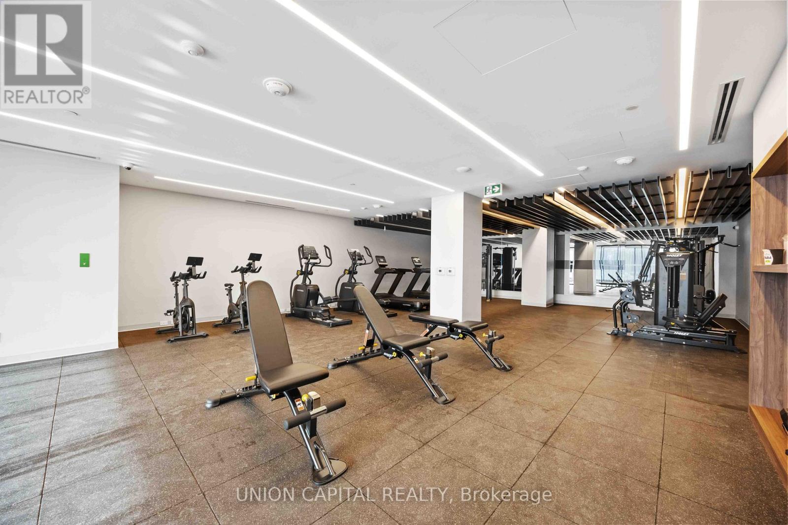 710 - 1037 The Queensway, Toronto, ON - Indoor Photo Showing Gym Room