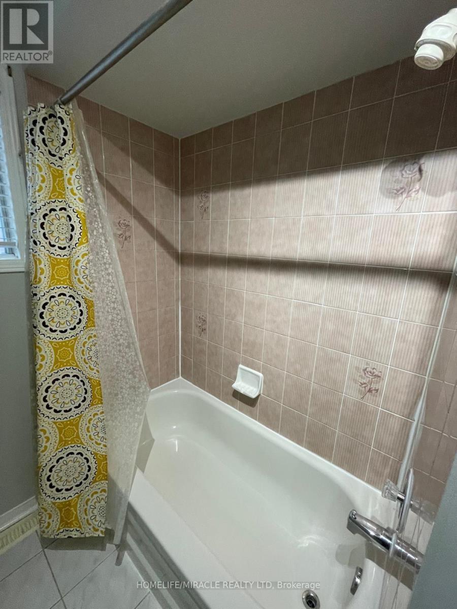 6 Smith Drive, Halton Hills, ON - Indoor Photo Showing Bathroom
