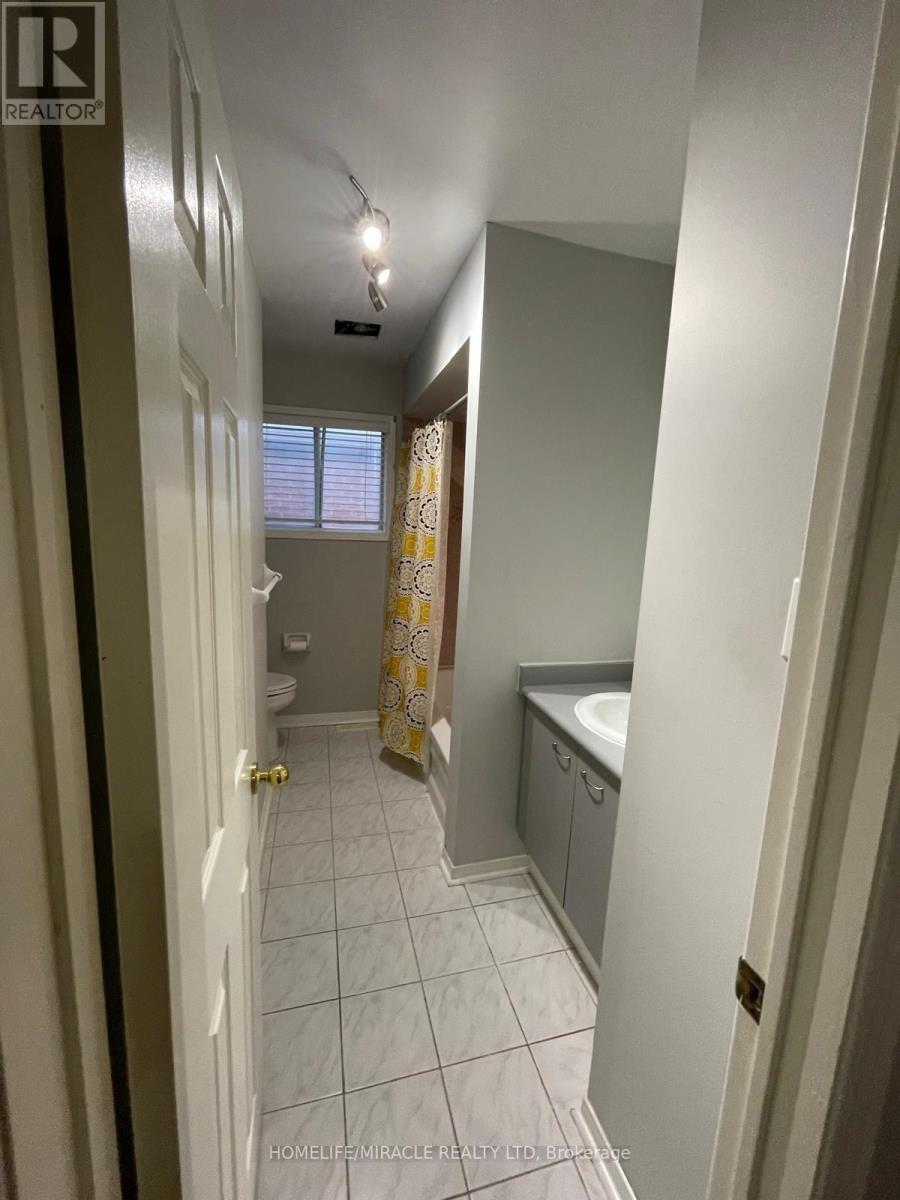 6 Smith Drive, Halton Hills, ON - Indoor Photo Showing Bathroom