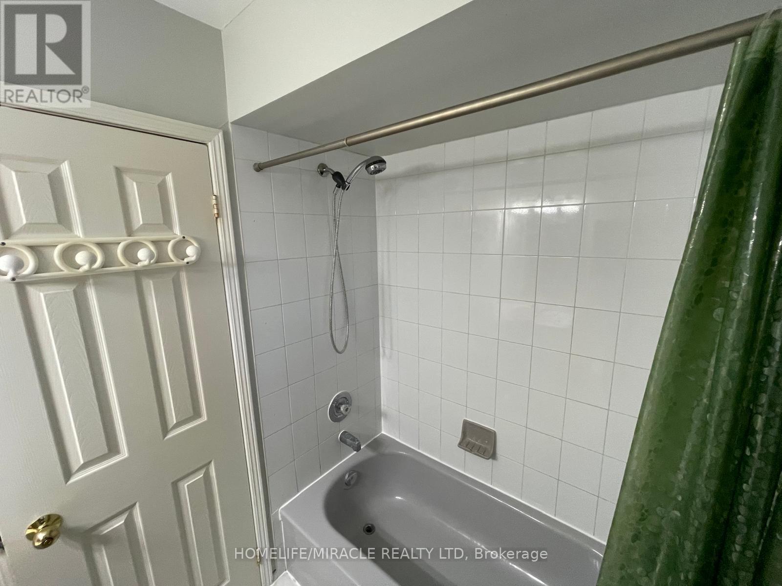 6 Smith Drive, Halton Hills, ON - Indoor Photo Showing Bathroom