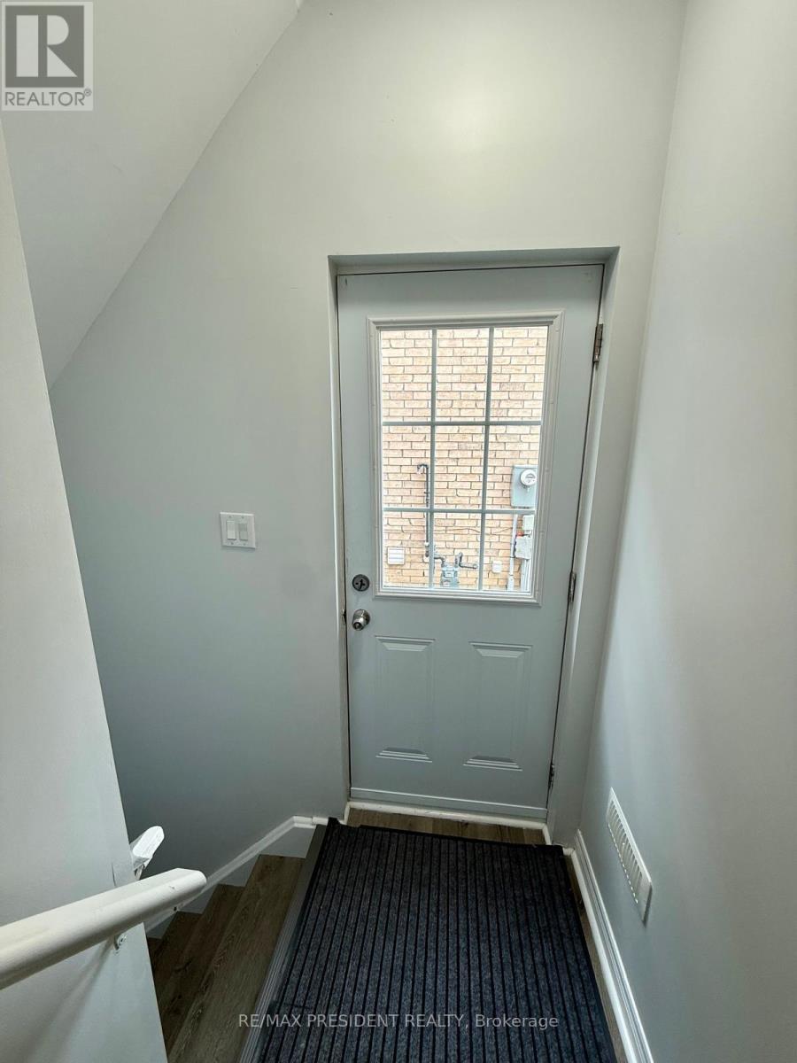 75 Thornbush Boulevard, Brampton, ON - Indoor Photo Showing Other Room