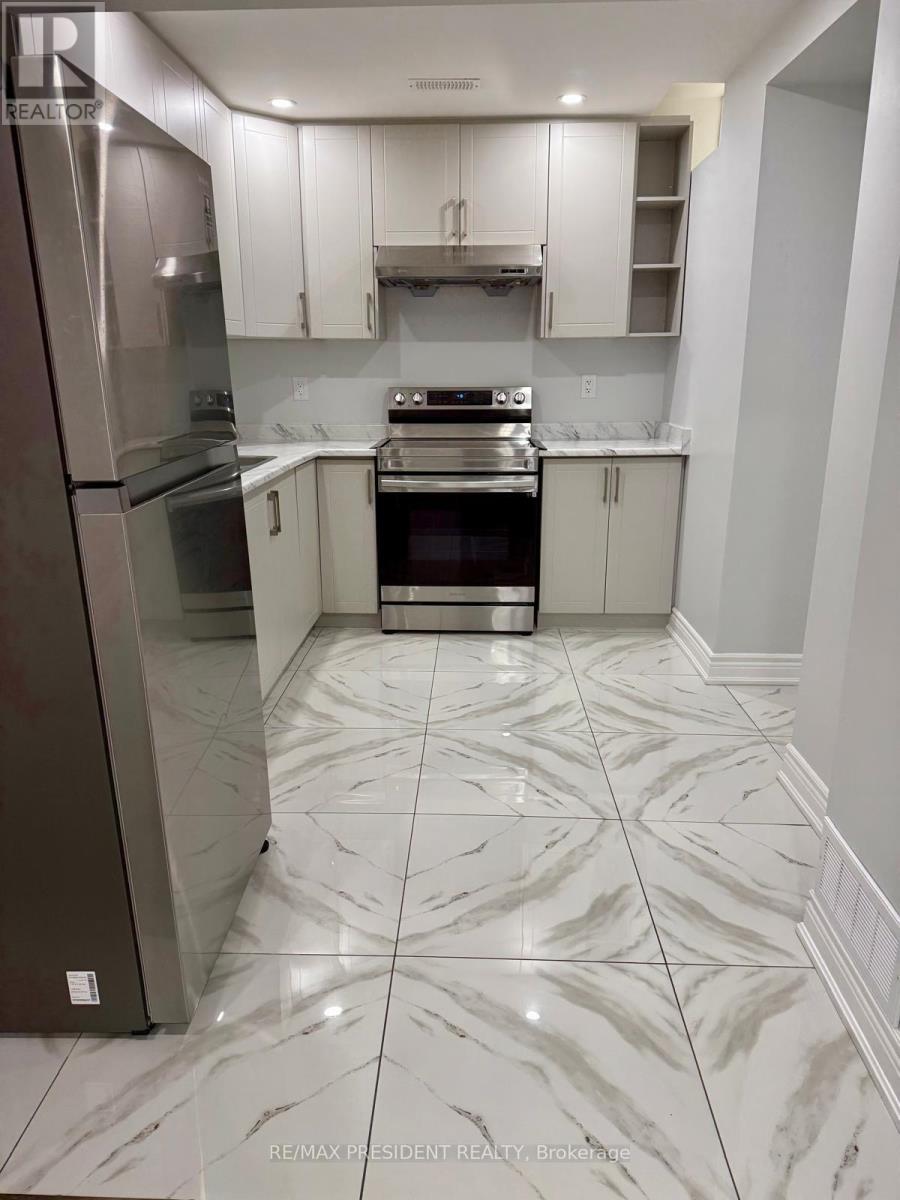 75 Thornbush Boulevard, Brampton, ON - Indoor Photo Showing Kitchen