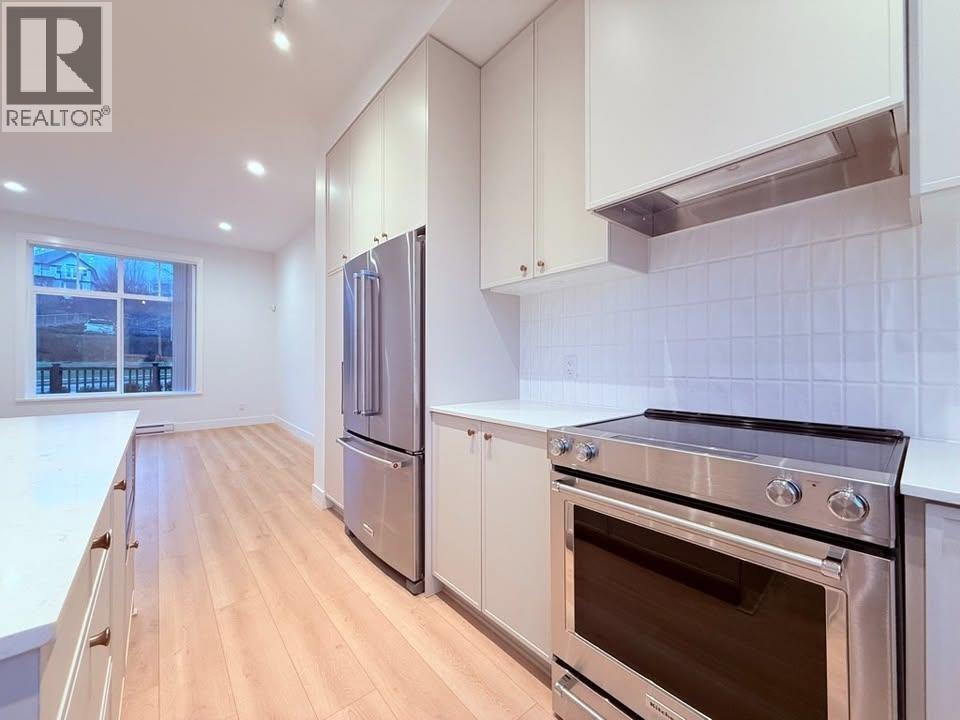 147 1340 Olmsted Street, Vancouver, BC - Indoor Photo Showing Kitchen