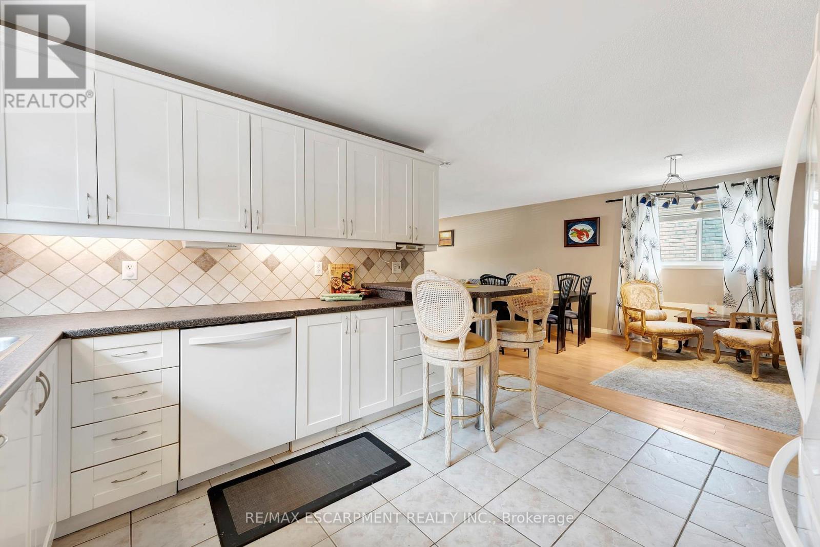 39 Marilyn Court, Hamilton, ON - Indoor Photo Showing Kitchen