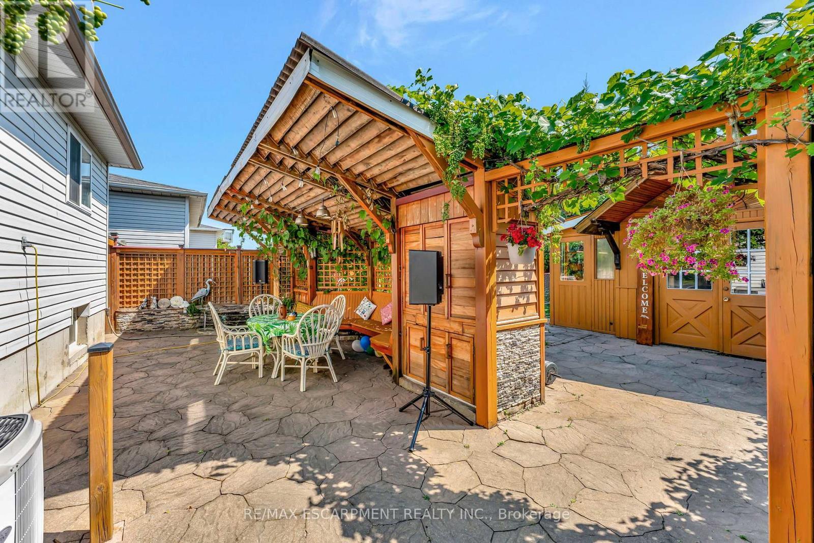 39 Marilyn Court, Hamilton, ON - Outdoor With Deck Patio Veranda