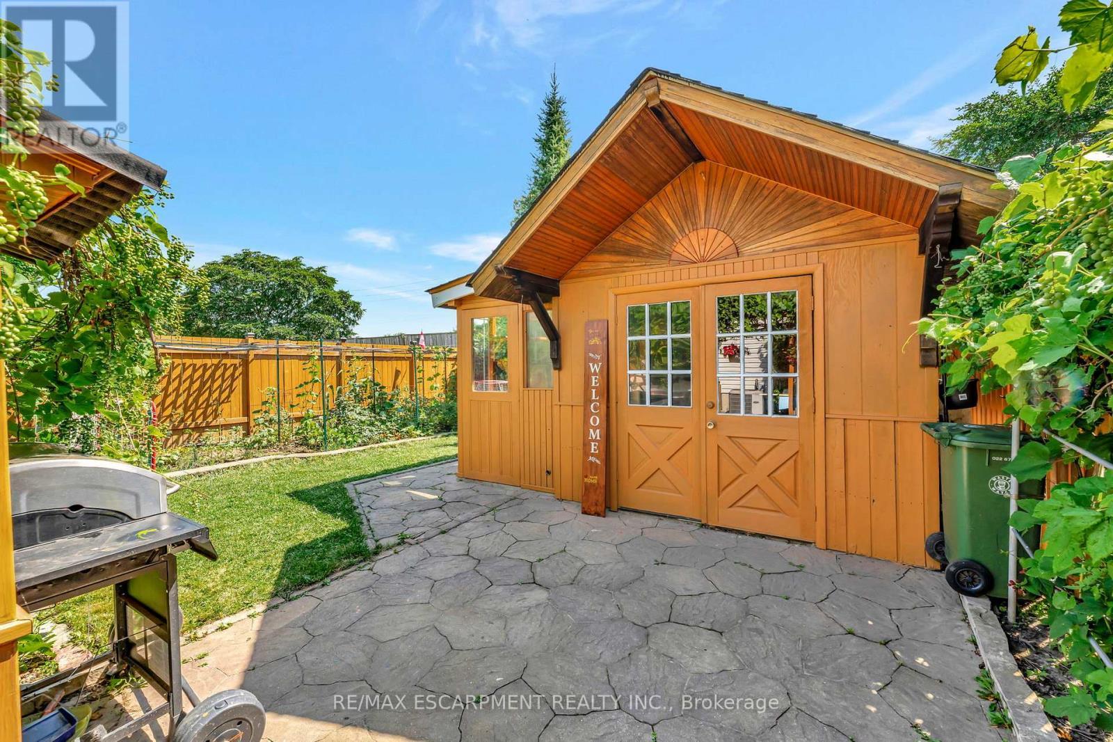 39 Marilyn Court, Hamilton, ON - Outdoor