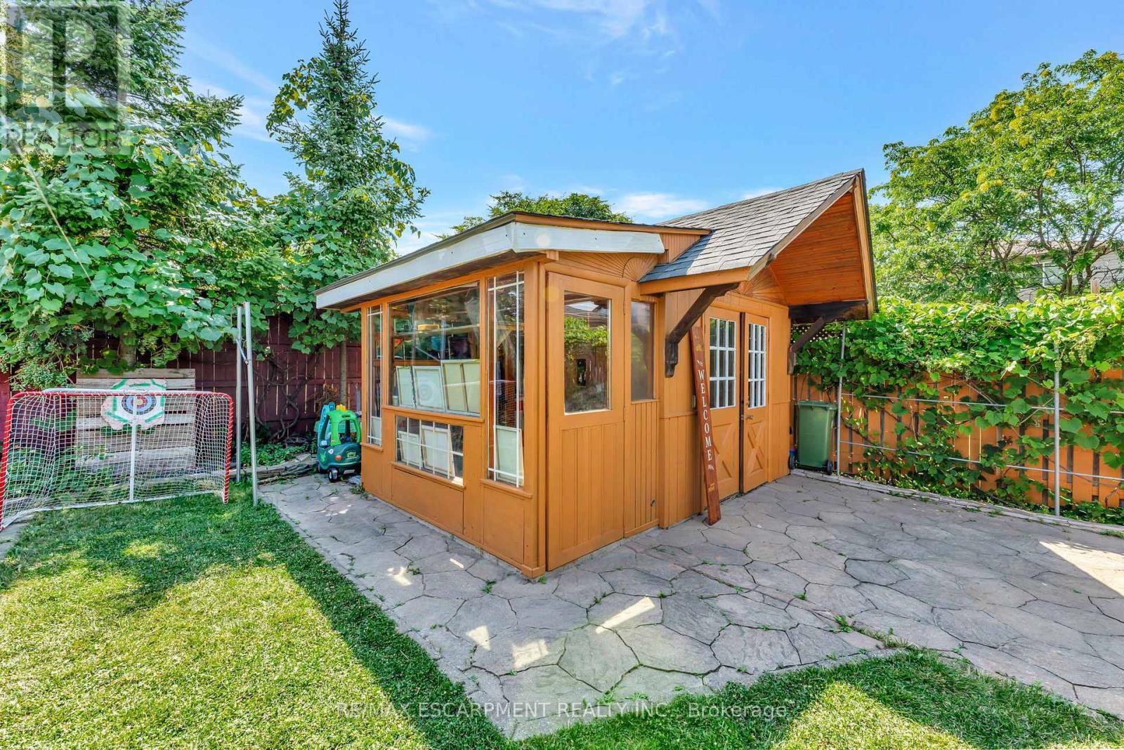 39 Marilyn Court, Hamilton, ON - Outdoor