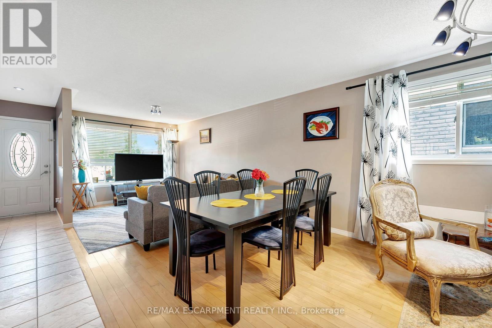 39 Marilyn Court, Hamilton, ON - Indoor Photo Showing Dining Room