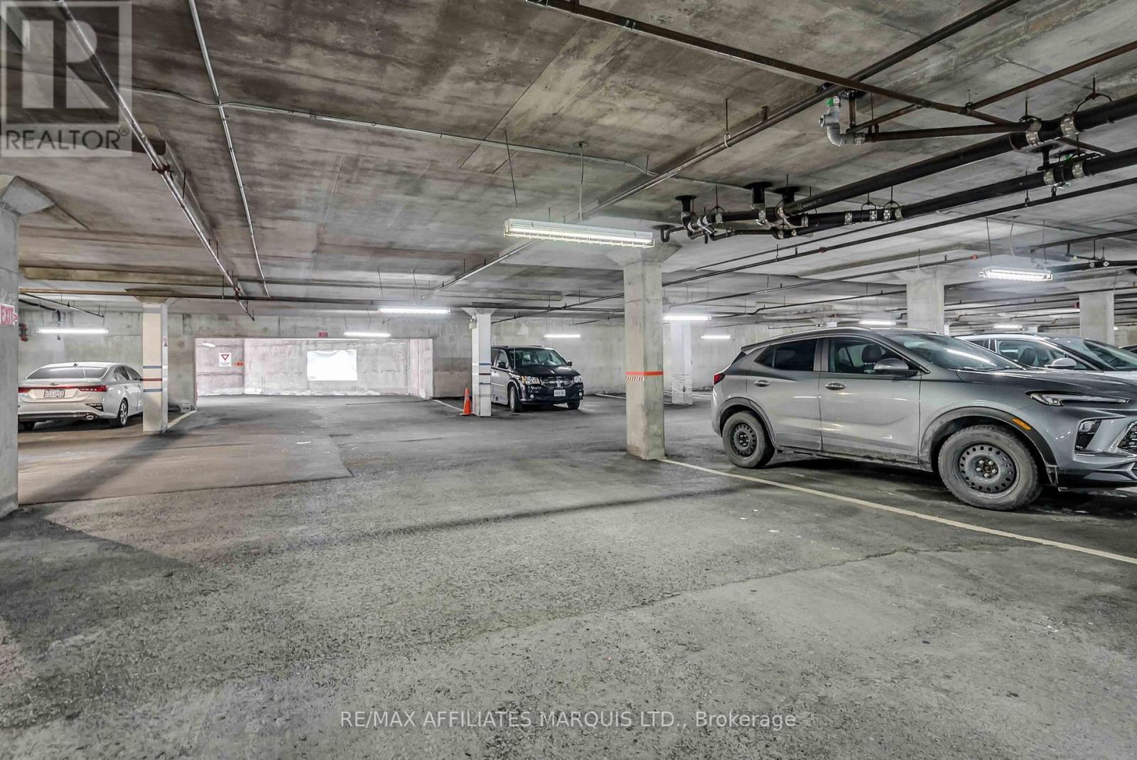411 - 121 Water Street W, Cornwall, ON - Indoor Photo Showing Garage