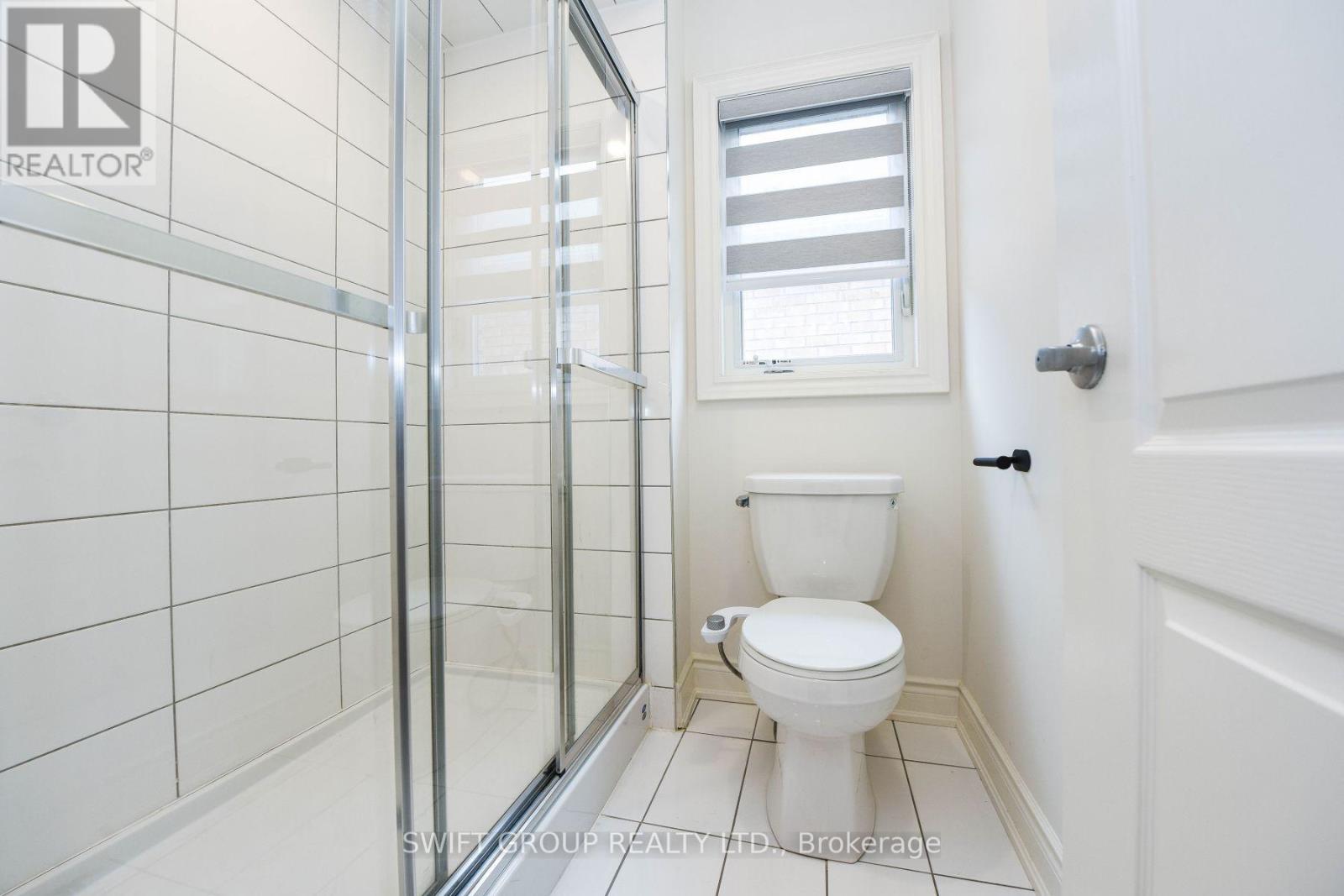 Upper - 24 Dotchson Avenue, Caledon, ON - Indoor Photo Showing Bathroom