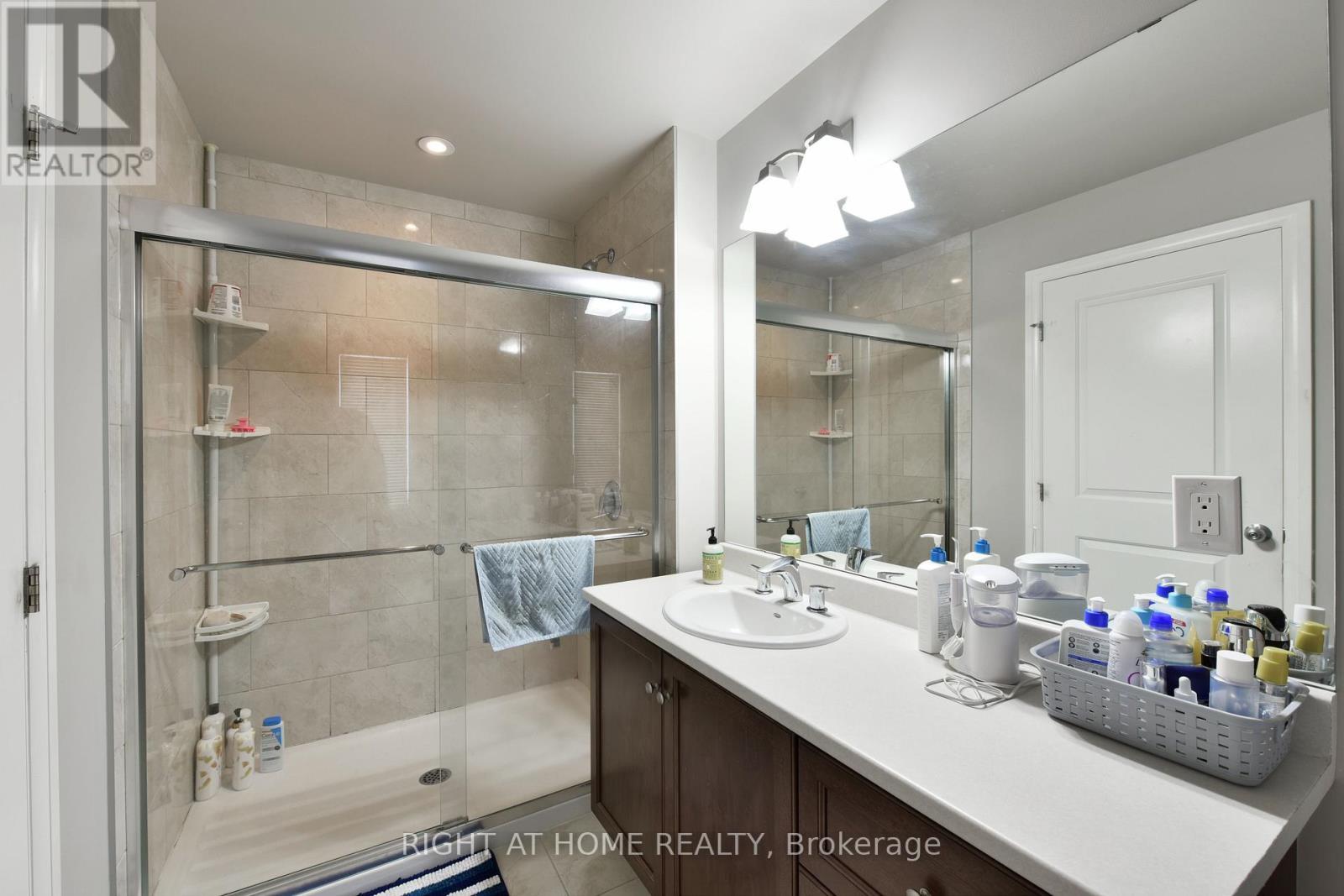 77 Arkose Street, Ottawa, ON - Indoor Photo Showing Bathroom