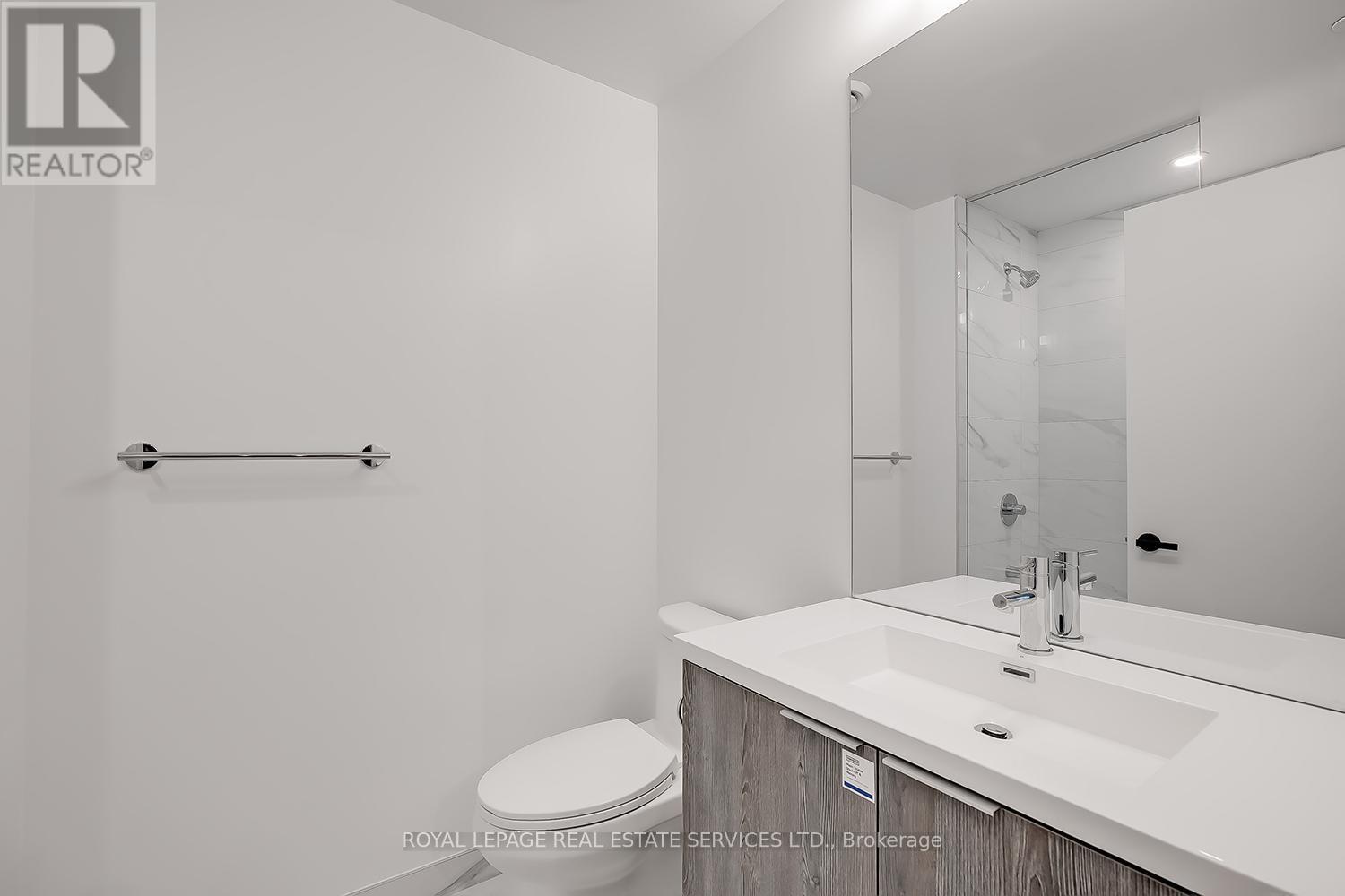 4303 - 8 Interchange Way, Vaughan, ON - Indoor Photo Showing Bathroom