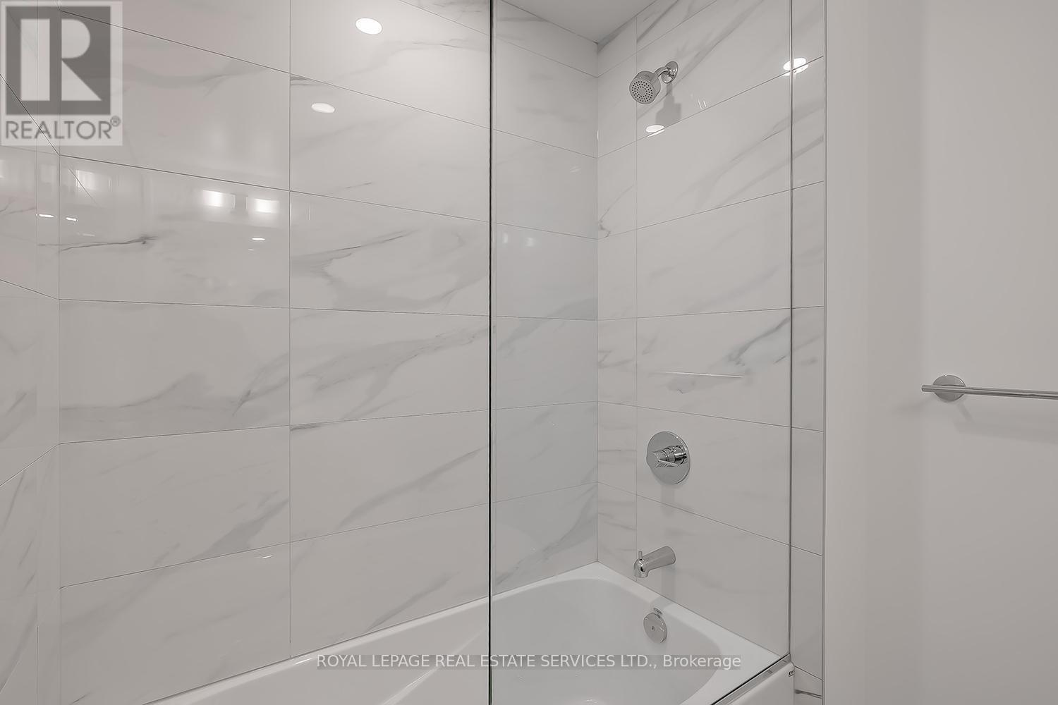 4303 - 8 Interchange Way, Vaughan, ON - Indoor Photo Showing Bathroom