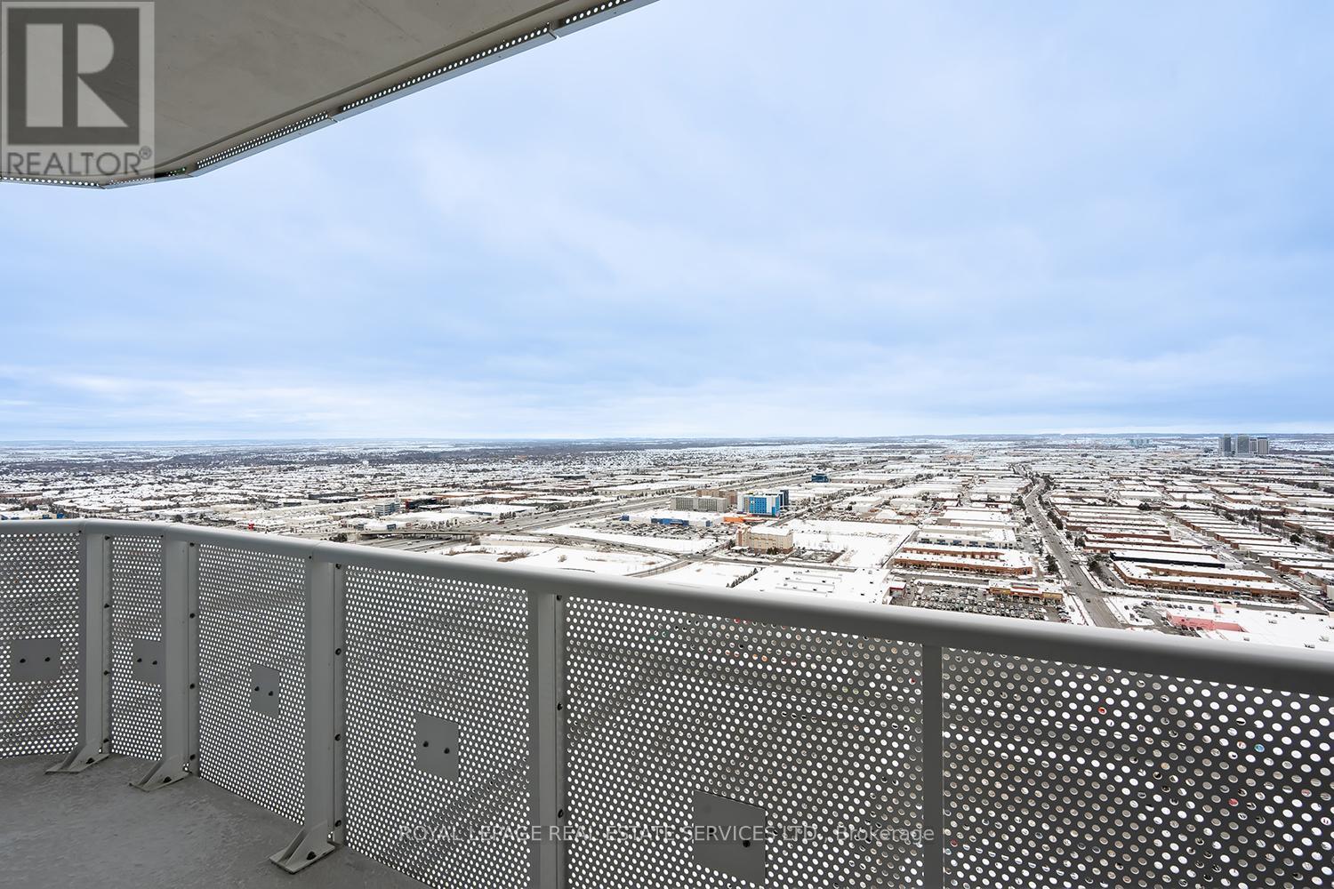 4303 - 8 Interchange Way, Vaughan, ON - Outdoor