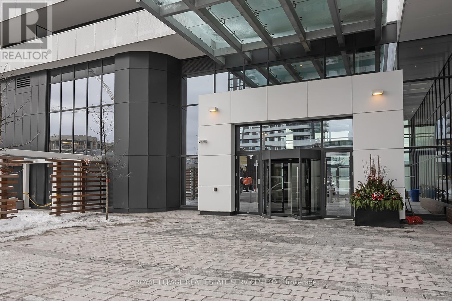 4303 - 8 Interchange Way, Vaughan, ON - Outdoor