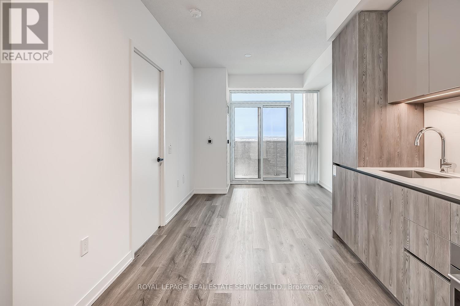 4303 - 8 Interchange Way, Vaughan, ON - Indoor