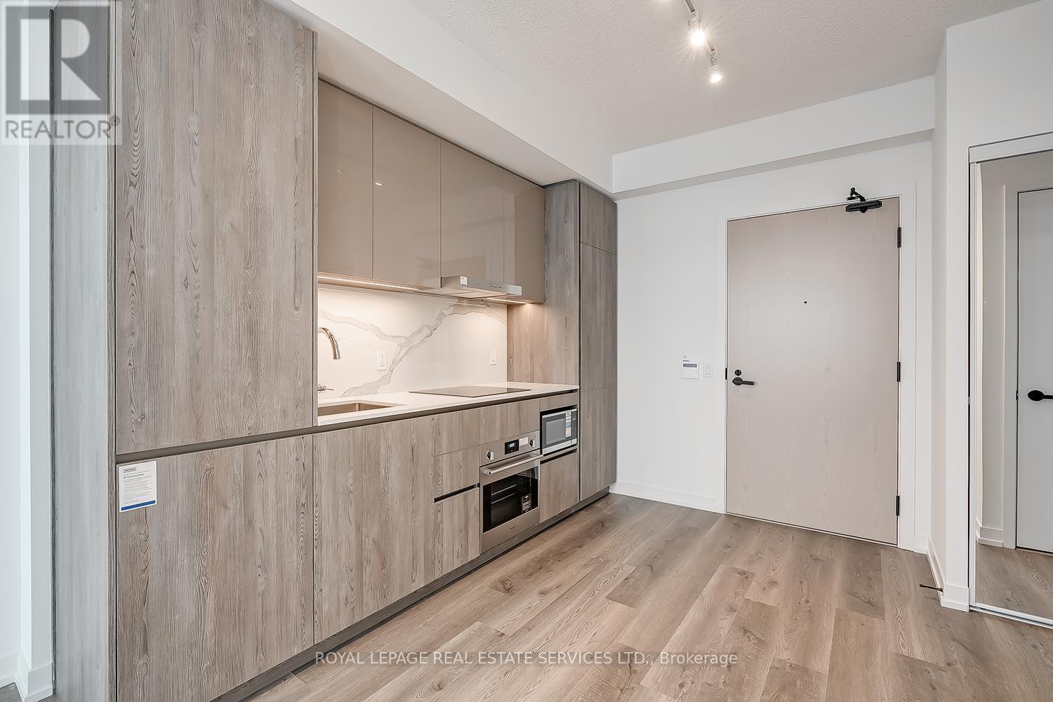 4303 - 8 Interchange Way, Vaughan, ON - Indoor