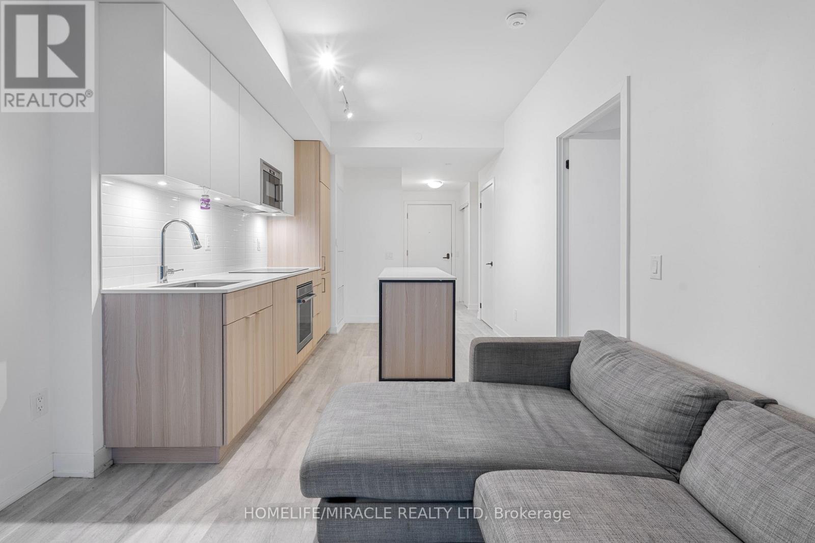 715 - 220 Missinnihe Way, Mississauga, ON - Indoor